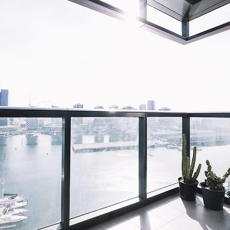 Experience Waterfront Luxury With Views Apartment Мелбърн Екстериор снимка