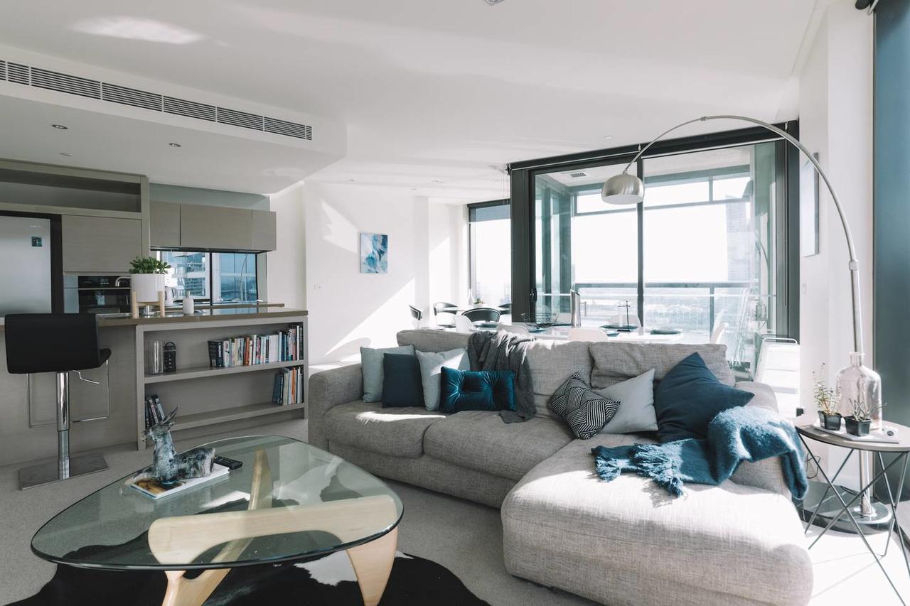 Experience Waterfront Luxury With Views Apartment Мелбърн Екстериор снимка